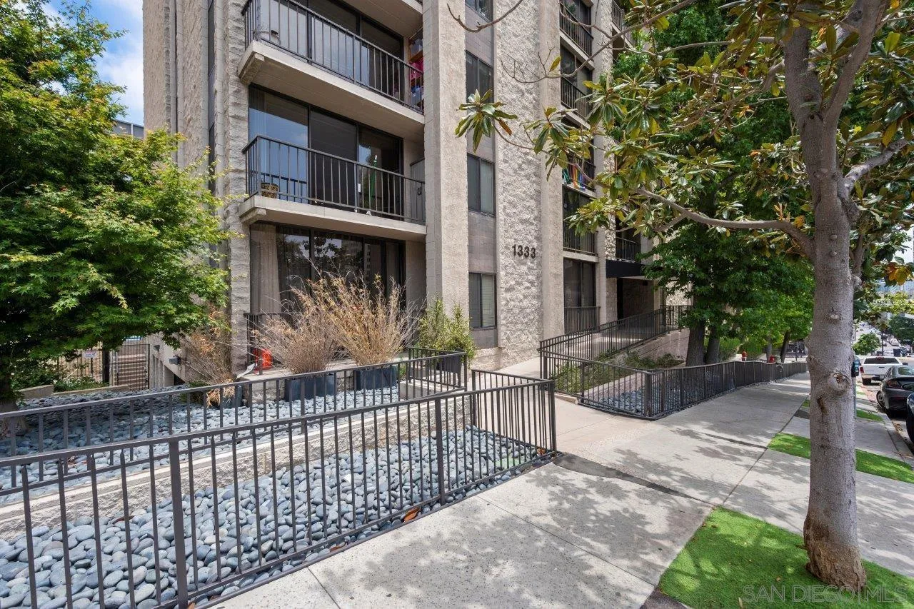 https://cdn.realtyfeed.com/cdn/127/260025225/50f8e73cf0c9984eda8c190a38e99a20.webp