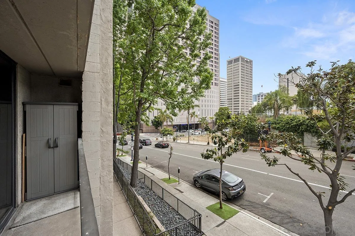 https://cdn.realtyfeed.com/cdn/127/260025225/912f641629b1d3e545a1ab385f233ed3.webp