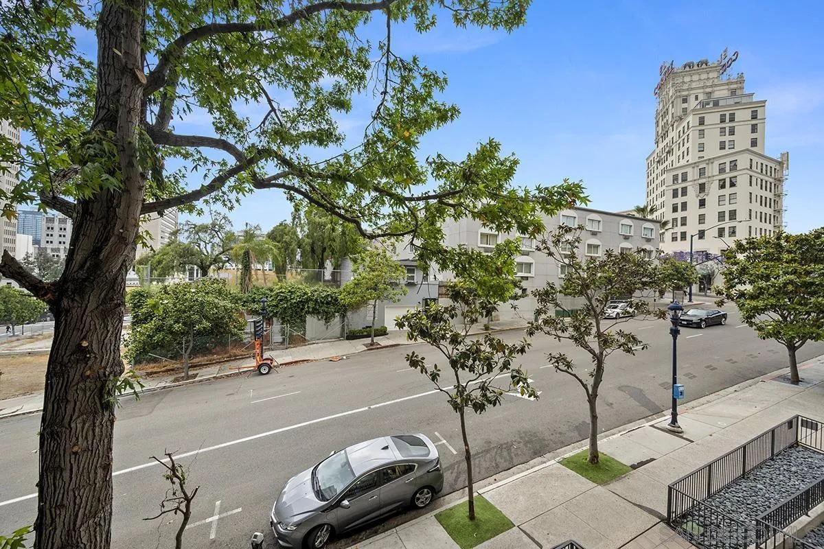 https://cdn.realtyfeed.com/cdn/127/260025225/c35a3d52ce45aea4457225d02bd9a966.webp