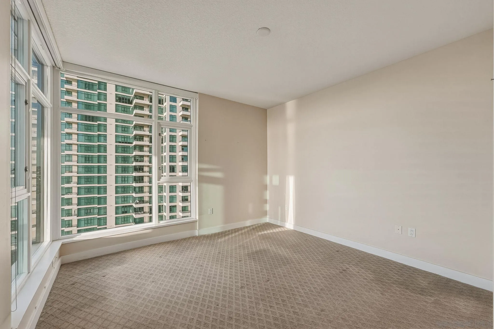 https://cdn.realtyfeed.com/cdn/127/260025226/6e73fc19dd1111efe3fc2659b2b76349.webp