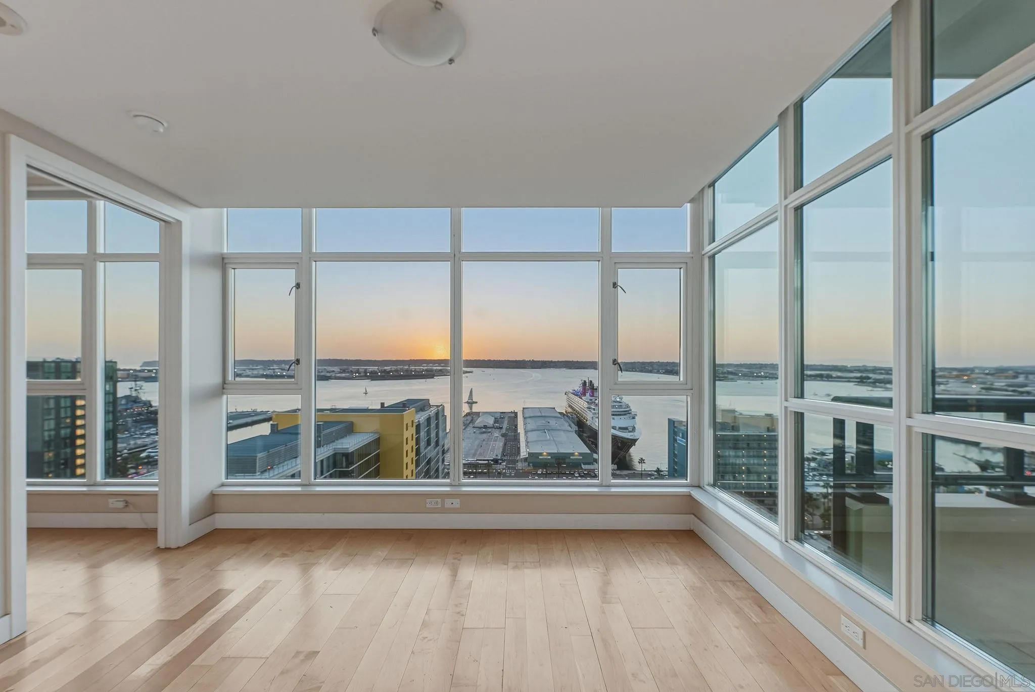 https://cdn.realtyfeed.com/cdn/127/260025226/7a98fdcba7e4c81ee21161a6685aa41c.webp
