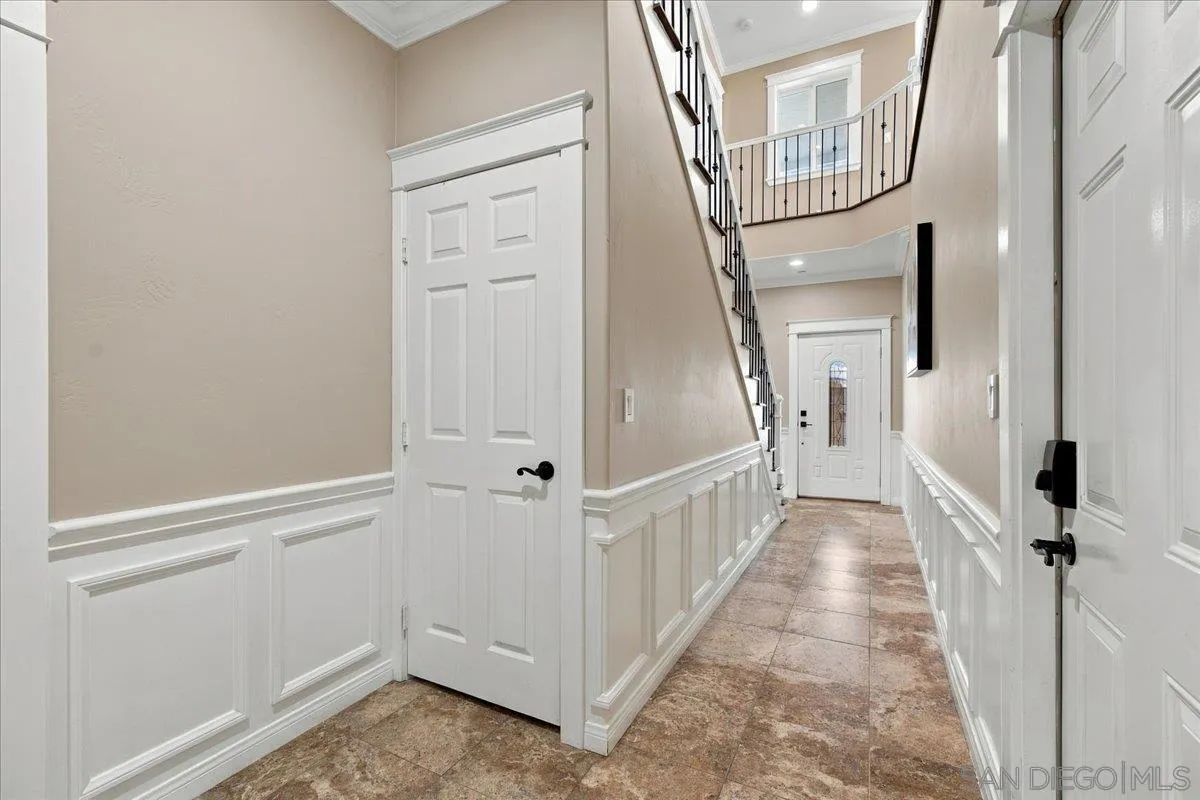 205 Highline Trail, El Cajon, CA 92021