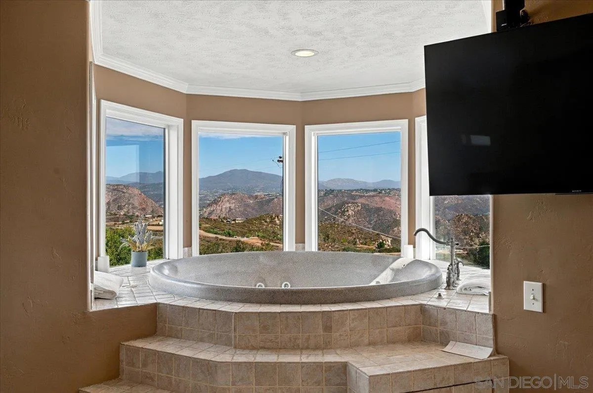 https://cdn.realtyfeed.com/cdn/127/260025235/7b4780663118a2c67c48a3262b04501c.webp