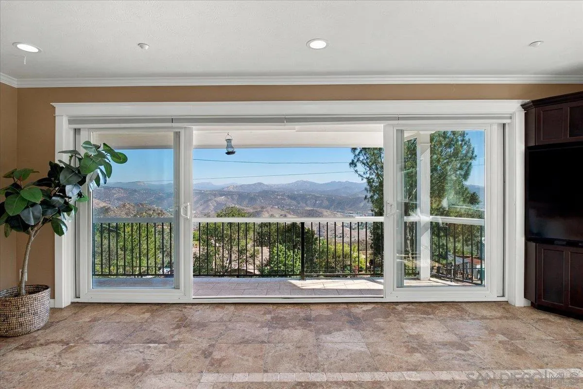 https://cdn.realtyfeed.com/cdn/127/260025235/97012feb32d158aca5282e45a38cfdf6.webp