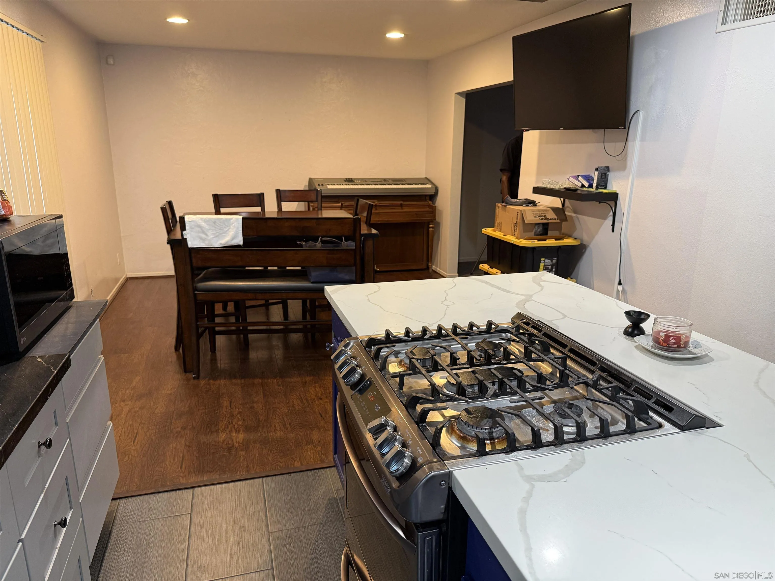 https://cdn.realtyfeed.com/cdn/127/260025236/45c392e893950a35fc2fb6c42d5d6f17.webp
