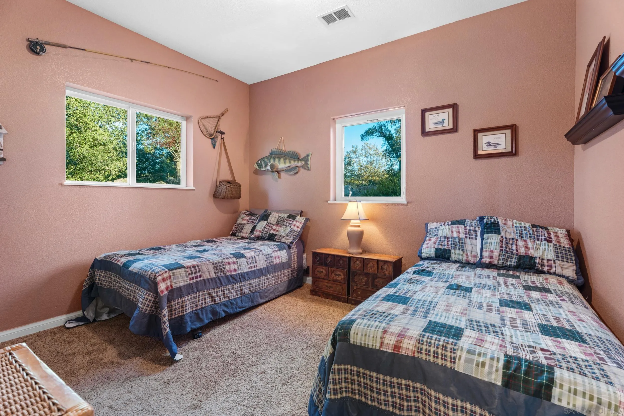 https://cdn.realtyfeed.com/cdn/127/260025238/8b2cd6ebac6c31fedf17faab0e367128.webp
