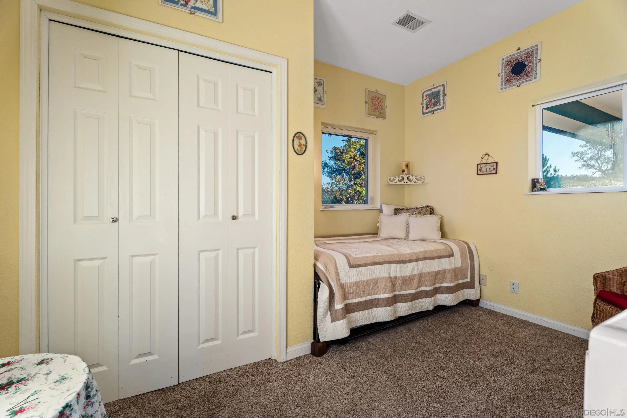 https://cdn.realtyfeed.com/cdn/127/260025238/910df7ebca99d951c7f27a3d2273dc8e.webp