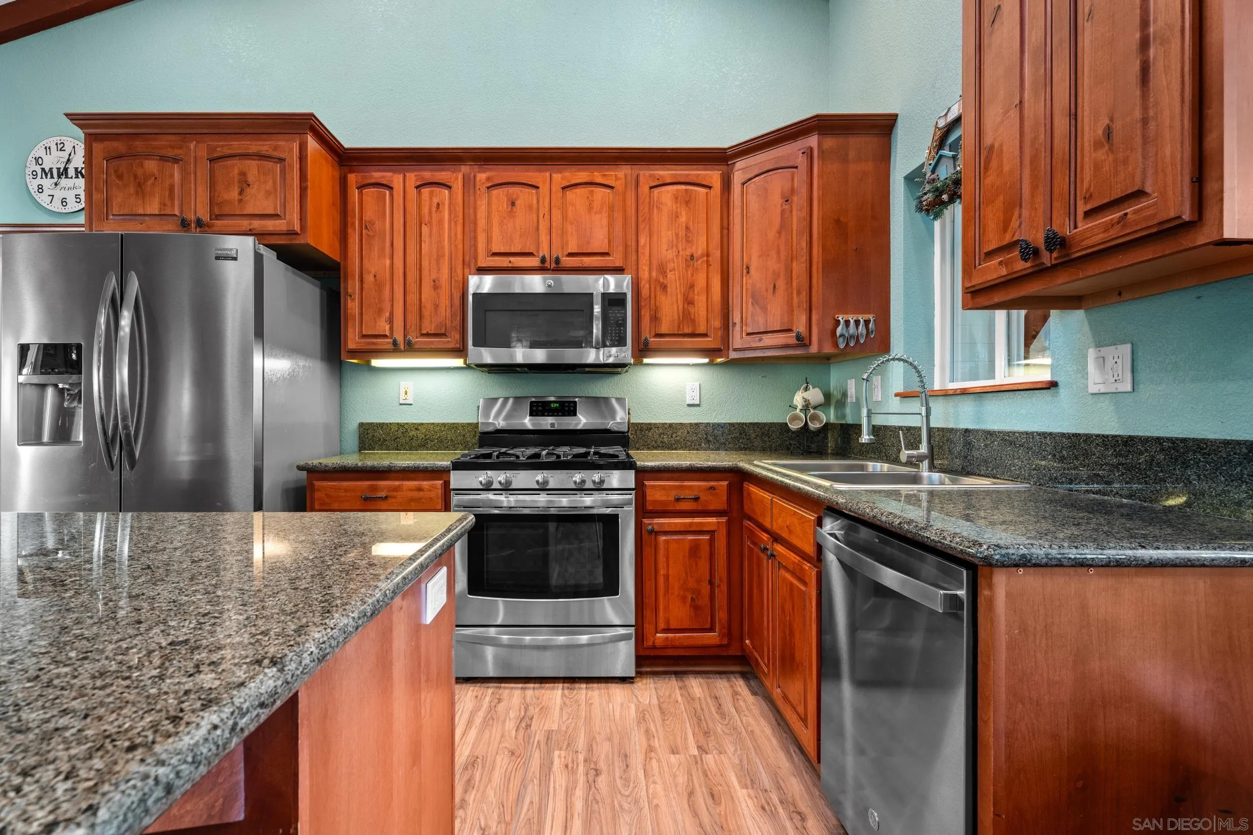 https://cdn.realtyfeed.com/cdn/127/260025238/d222b3ac1a4e1bb1ccc6d8ae223eec13.webp