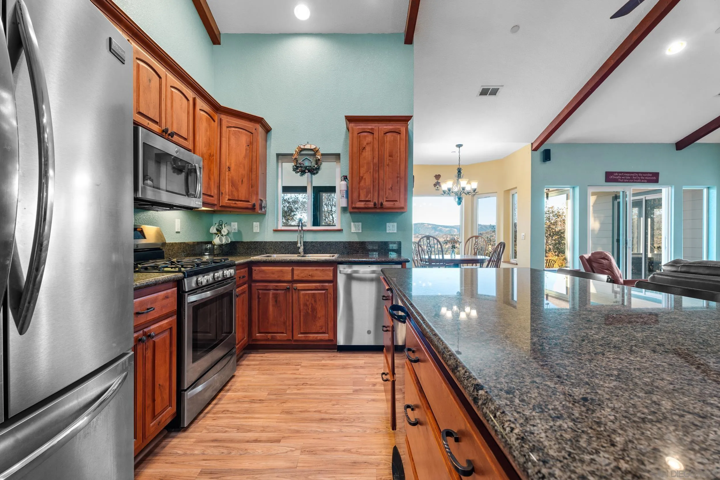 https://cdn.realtyfeed.com/cdn/127/260025238/da2893bbb12c42b8891bac8d6c5744d2.webp