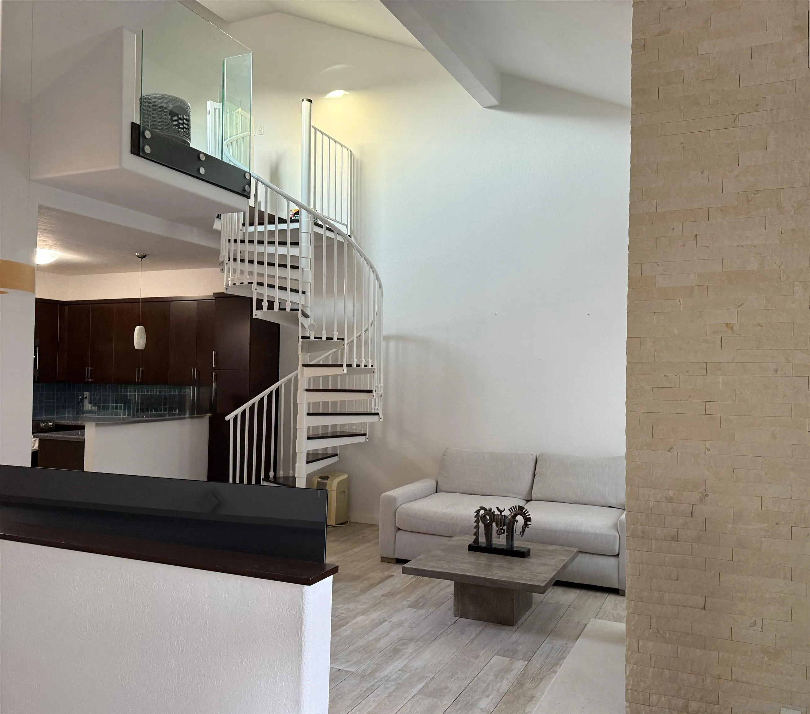 https://cdn.realtyfeed.com/cdn/127/260025241/77628e4ca18721cb86d5c045856e2bb5.webp
