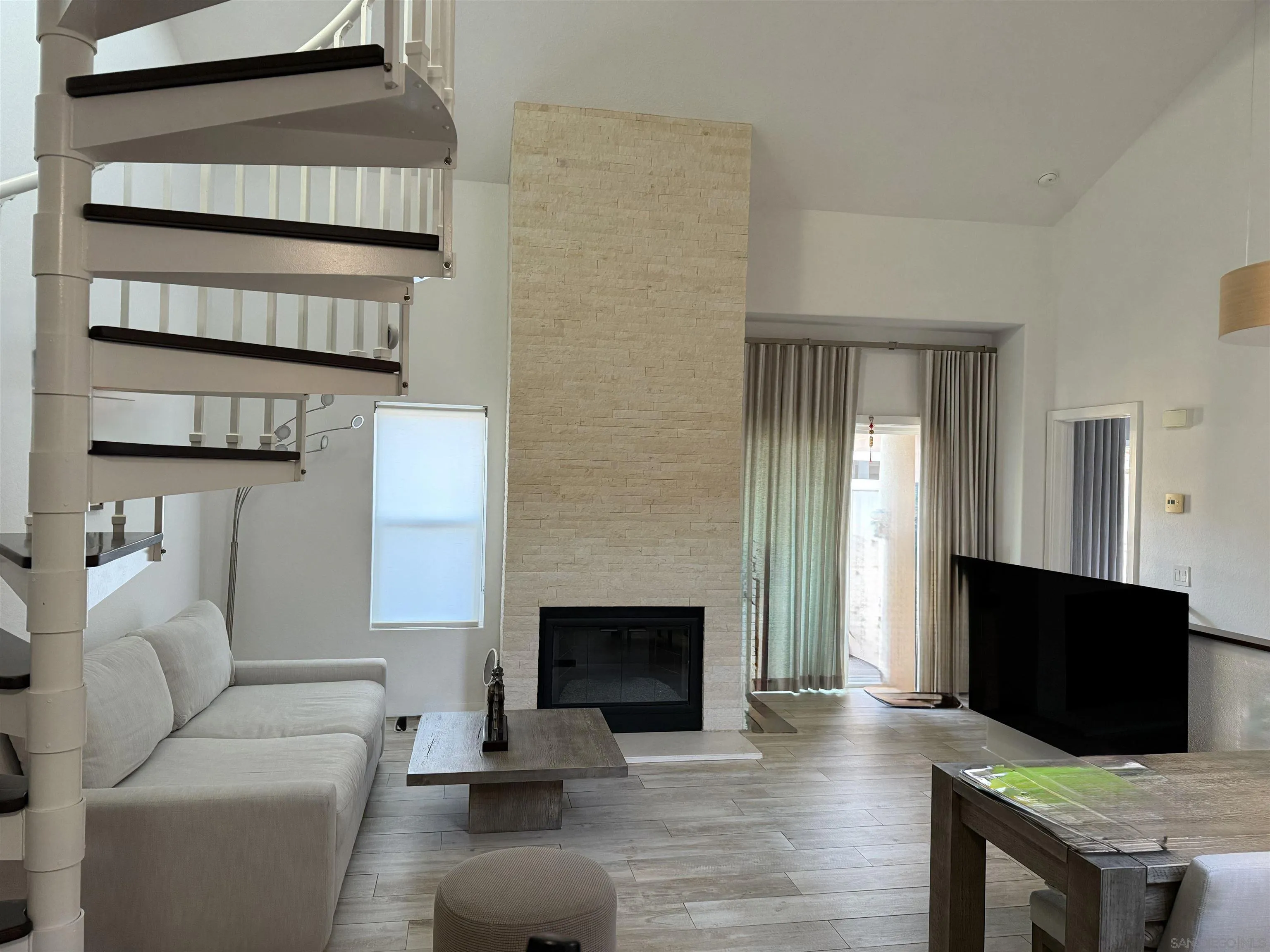 https://cdn.realtyfeed.com/cdn/127/260025241/98ed5c6f8a6b68698cc5f5363378f713.webp
