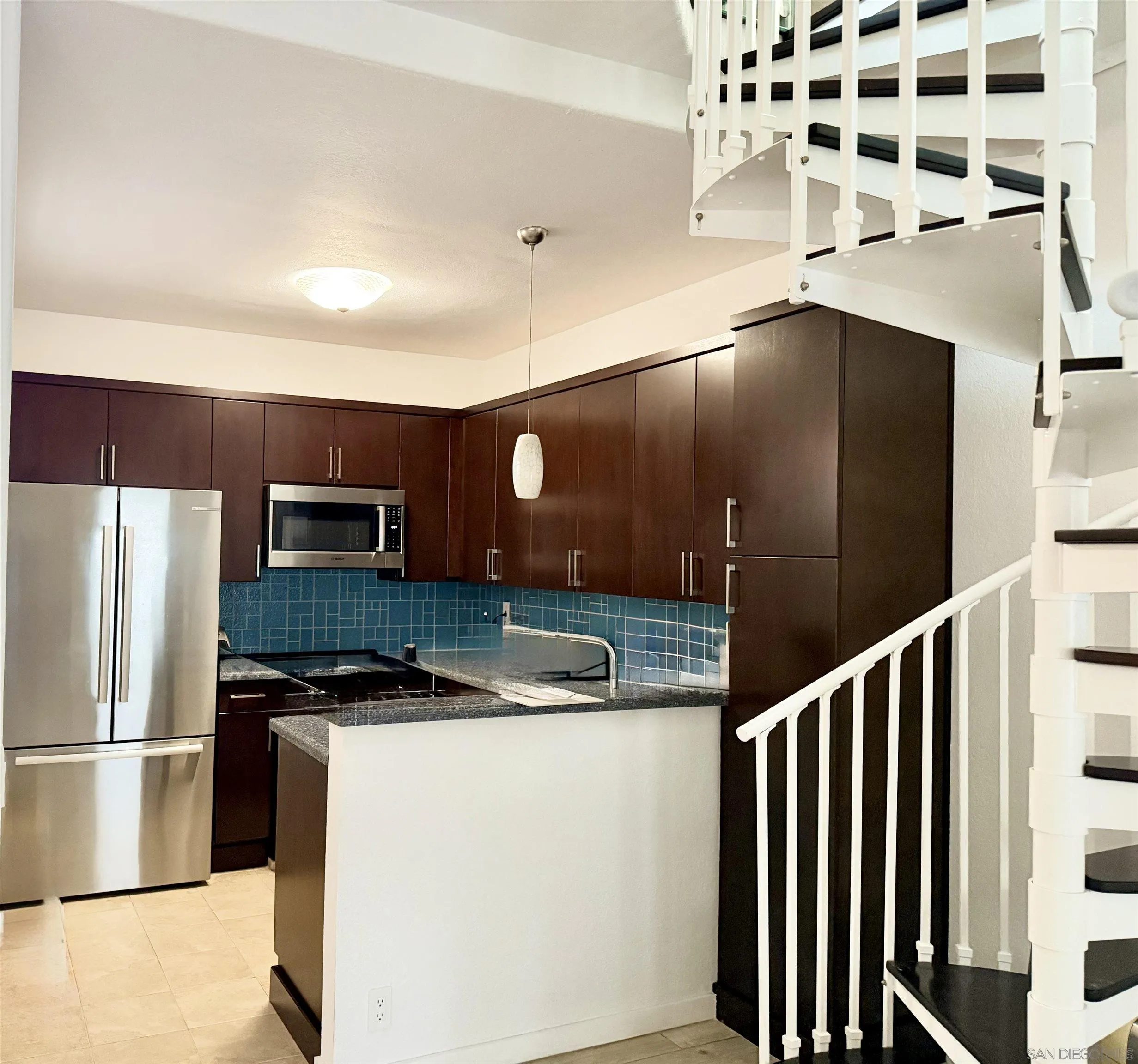 https://cdn.realtyfeed.com/cdn/127/260025241/c98b44b1a89ac6effc272951552ebf45.webp