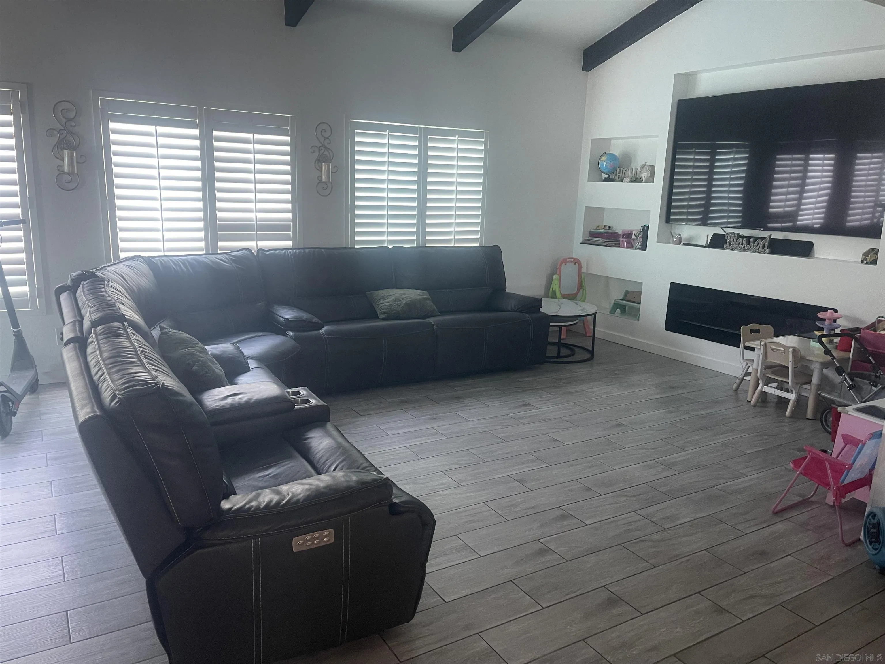 https://cdn.realtyfeed.com/cdn/127/260025249/443bc36cc625abacbb6b09fc2289ca63.webp