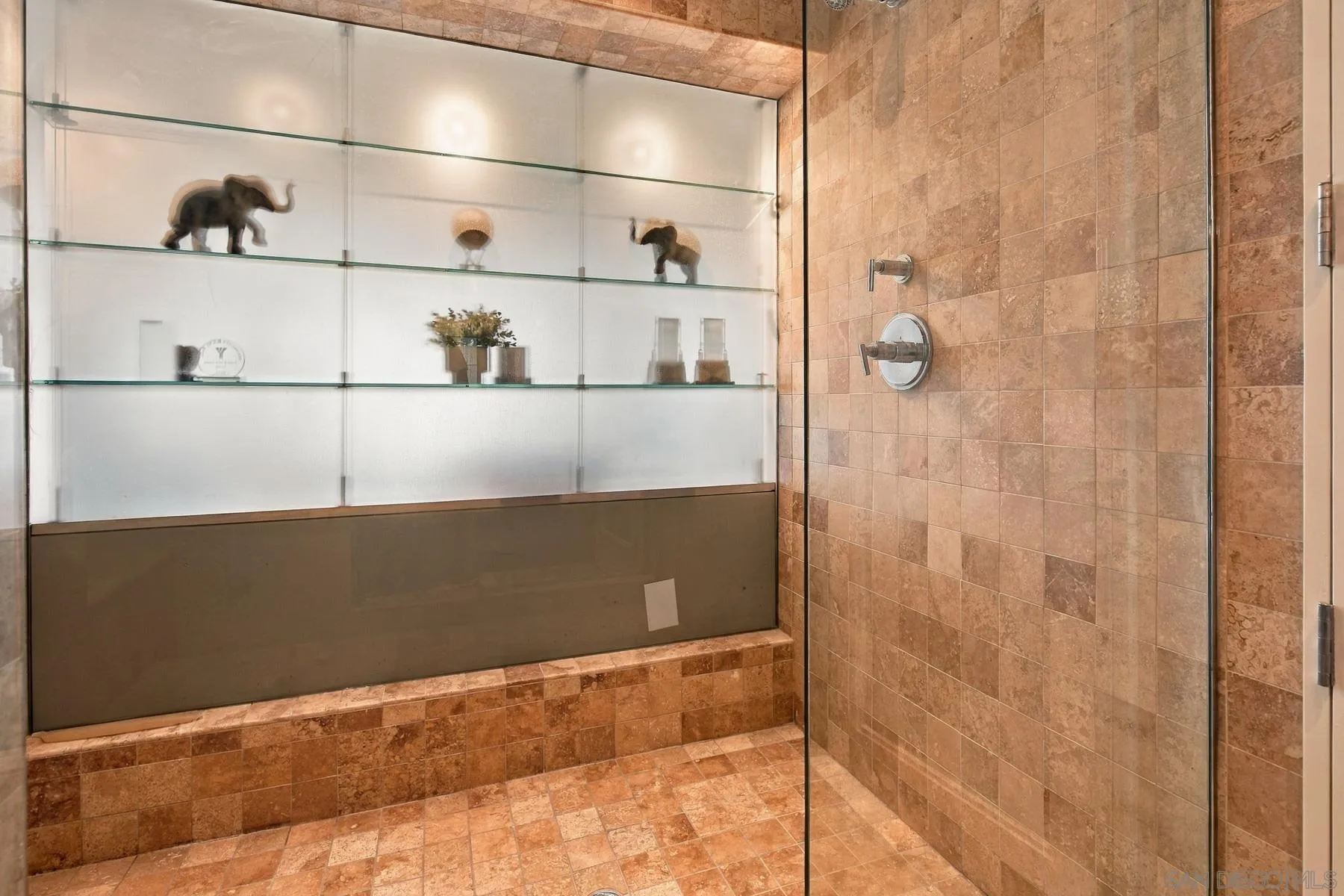 https://cdn.realtyfeed.com/cdn/127/260025255/0cdac469e504c9dafee8332906d3c7c7.webp