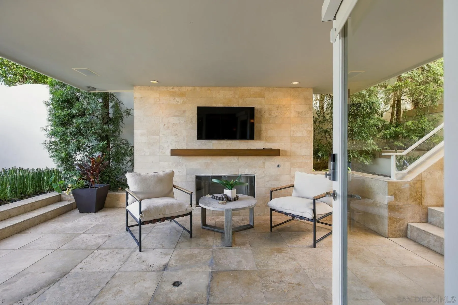 https://cdn.realtyfeed.com/cdn/127/260025255/99fa7100db96c241246c5b3faca146ef.webp