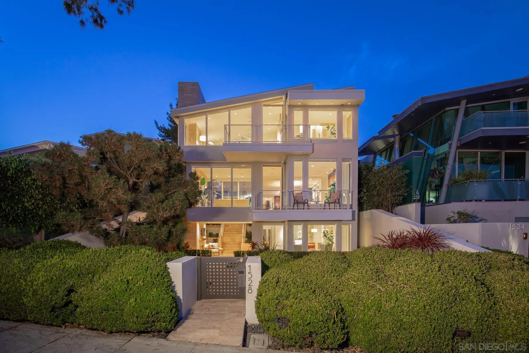 https://cdn.realtyfeed.com/cdn/127/260025255/ae09bc0f5747e0580d8adc99340f554e.webp