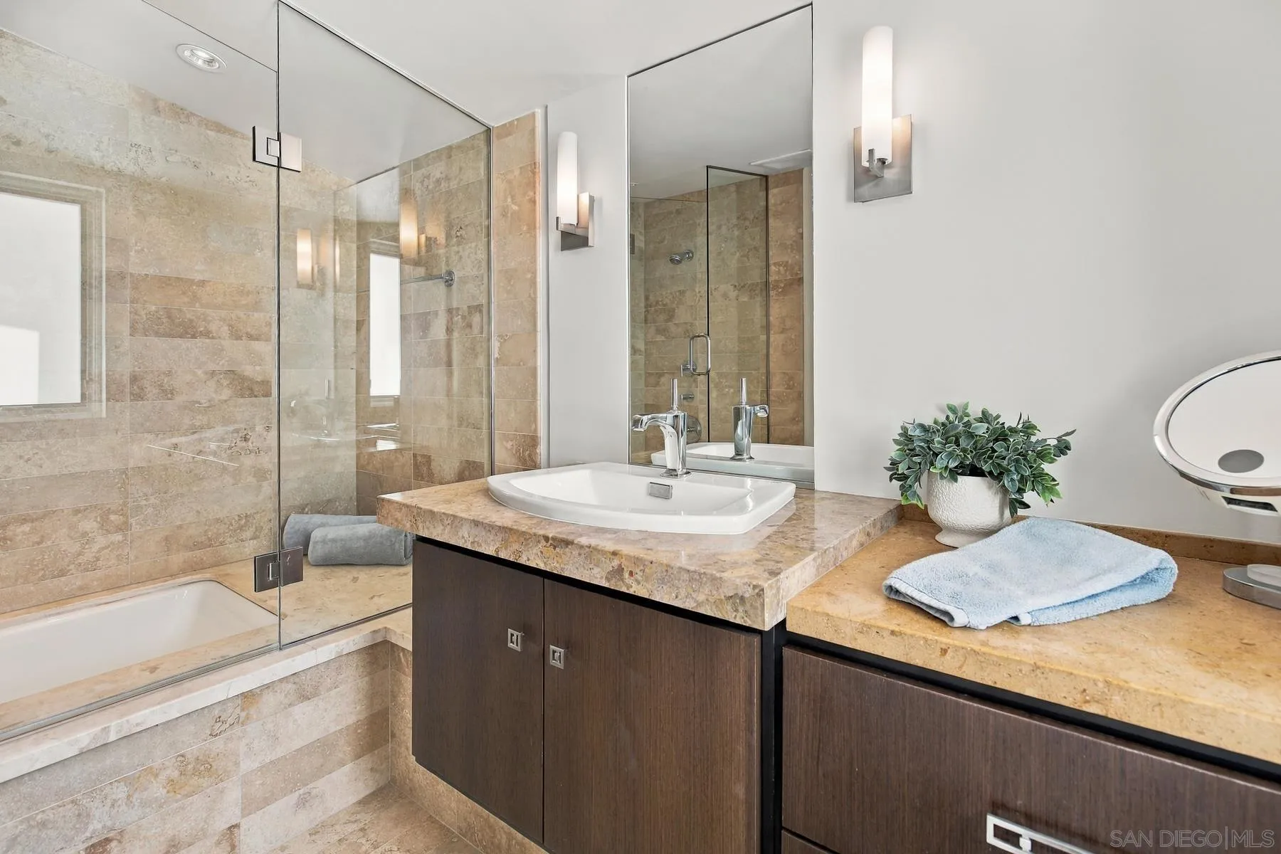 https://cdn.realtyfeed.com/cdn/127/260025255/c5d935d91946c73b34da3d41b1e008d6.webp
