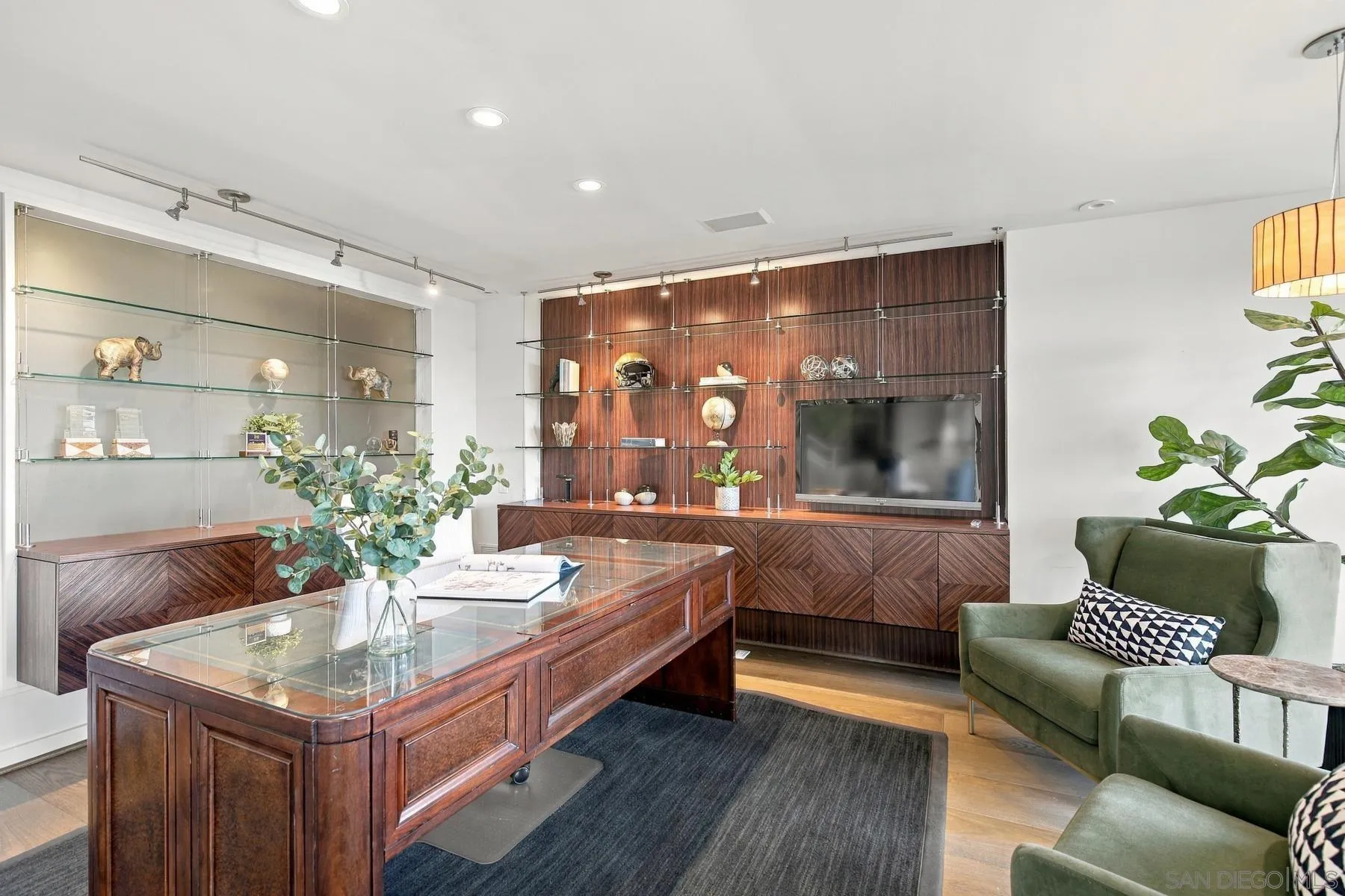 https://cdn.realtyfeed.com/cdn/127/260025255/d0cd48c60c0bfc74c94e7caacd330c41.webp
