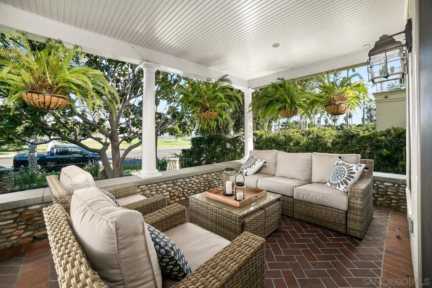 https://cdn.realtyfeed.com/cdn/127/260025265/60aa8b6d4bf4c38feb7804648cafdb14.webp