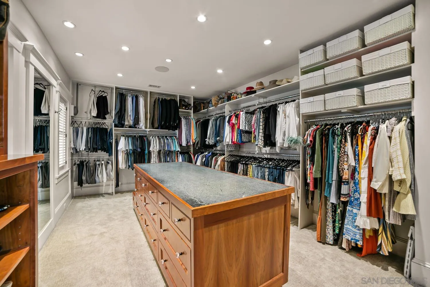 https://cdn.realtyfeed.com/cdn/127/260025265/8db83b7f8a2965b8423f614ce15afae3.webp