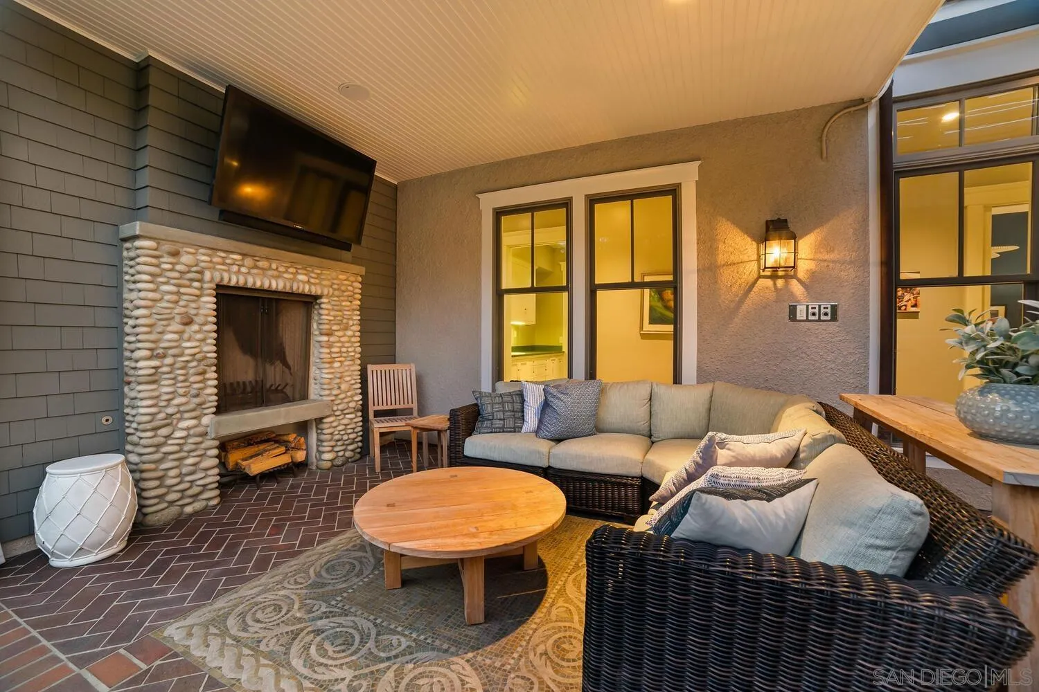 https://cdn.realtyfeed.com/cdn/127/260025265/bc4c2364342480cc1fdbe025c6eeaefe.webp