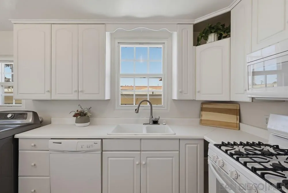 4543 Voltaire St, San Diego, CA 92107 4543 Voltaire St, San Diego, CA 92107