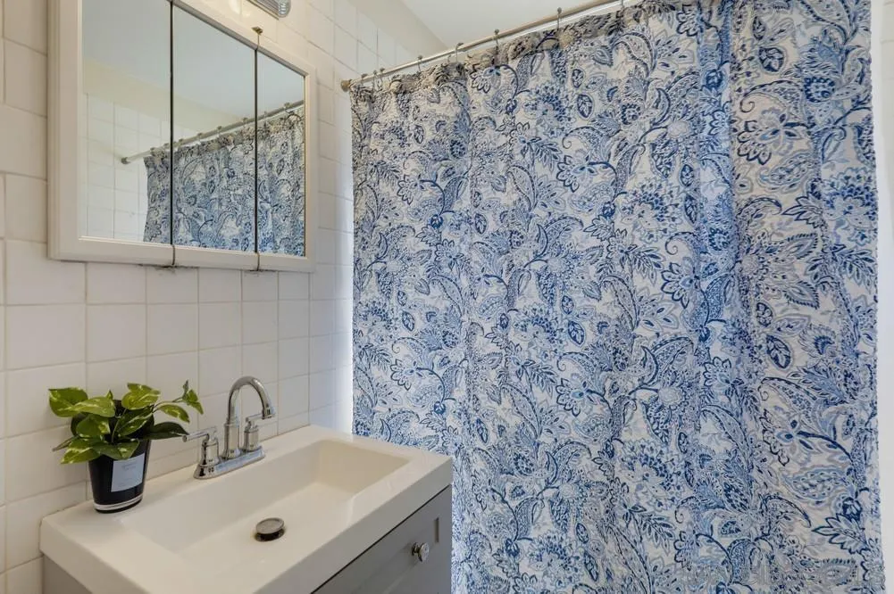 4543 Voltaire St, San Diego, CA 92107 4543 Voltaire St, San Diego, CA 92107
