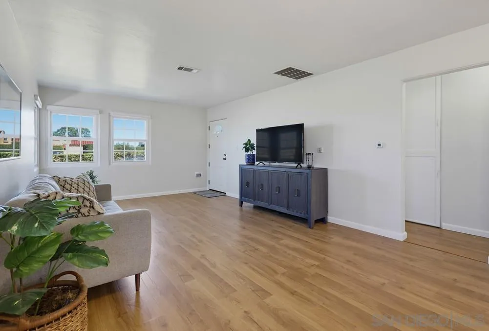https://cdn.realtyfeed.com/cdn/127/260025267/597bc0c5701b7f7de67da9be5d369075.webp