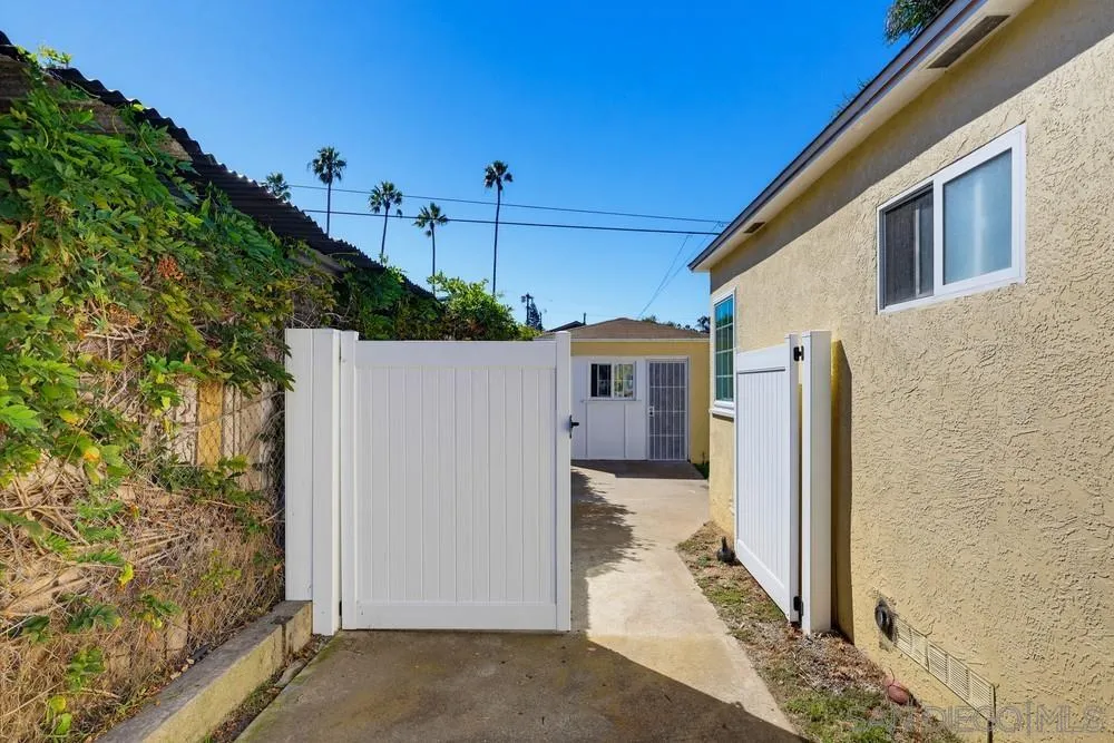 4543 Voltaire St, San Diego, CA 92107 4543 Voltaire St, San Diego, CA 92107