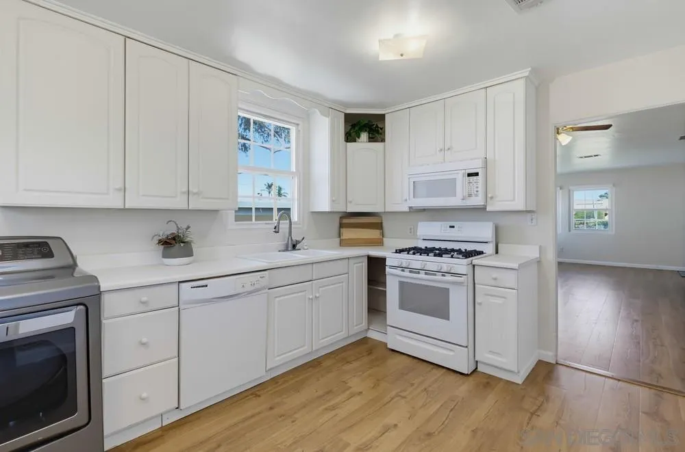 4543 Voltaire St, San Diego, CA 92107 4543 Voltaire St, San Diego, CA 92107