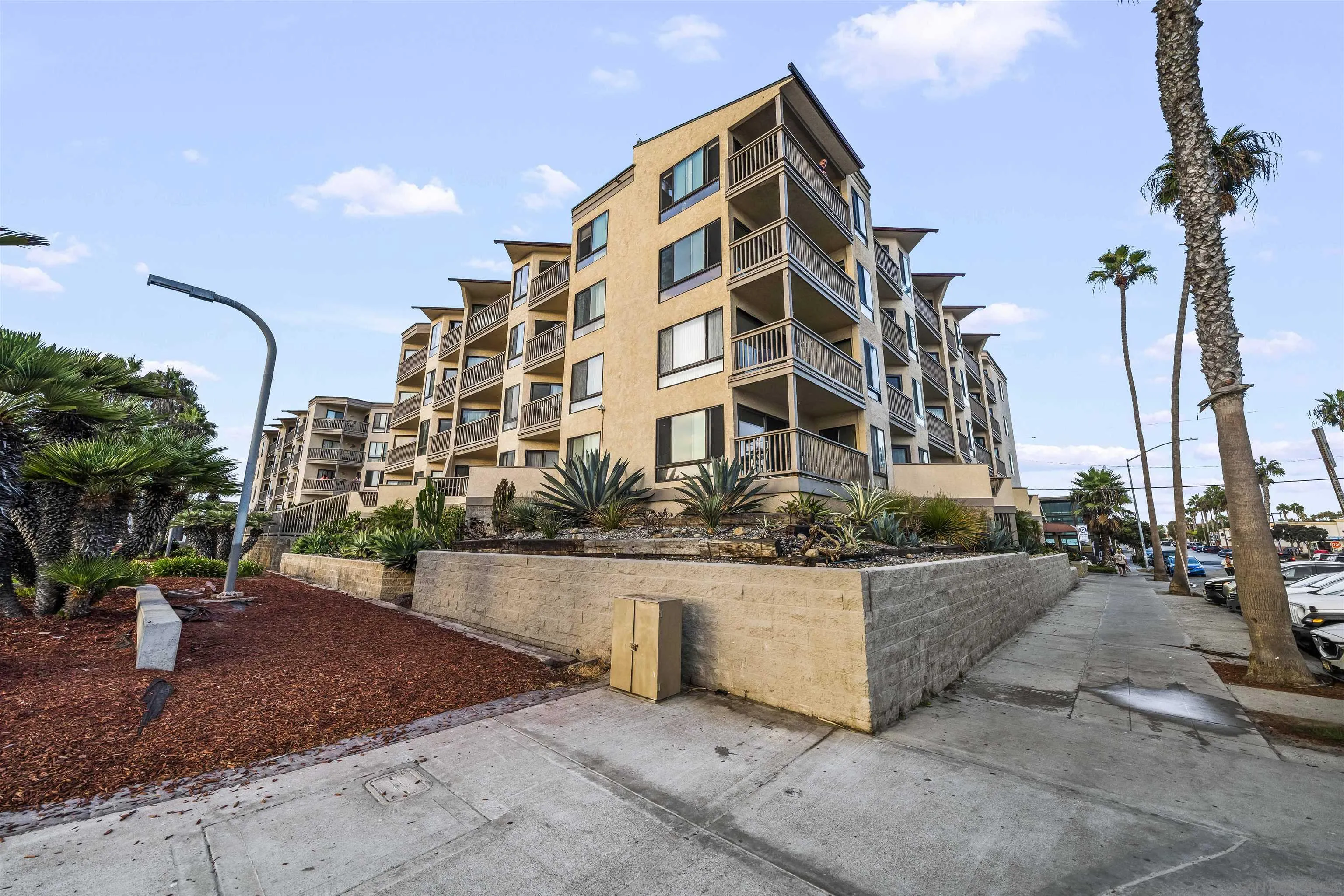 https://cdn.realtyfeed.com/cdn/127/260025275/6514ec3b08cb46cdd11cd33a2b77b202.webp