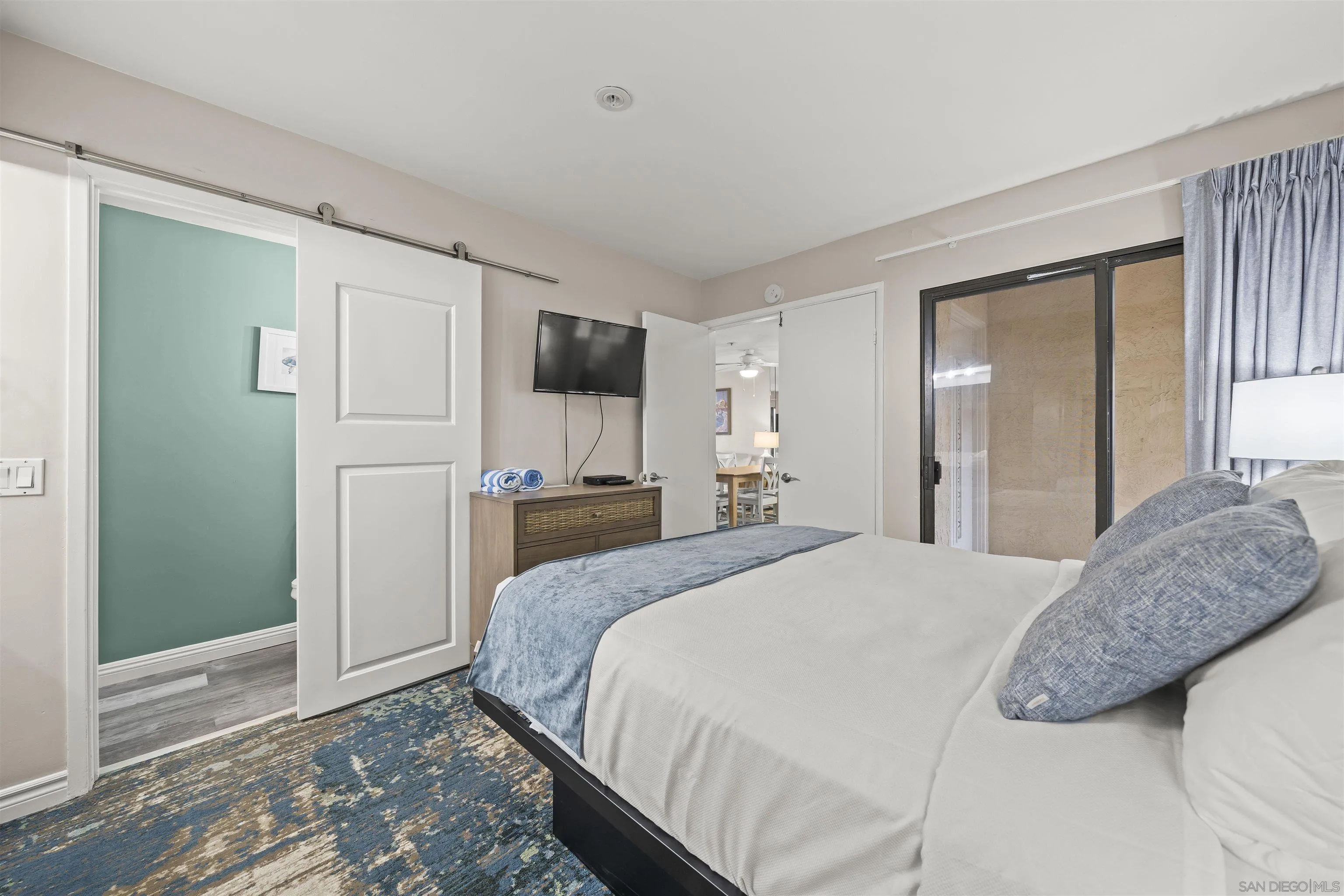 https://cdn.realtyfeed.com/cdn/127/260025275/723103f5bfbd3bcfc83a3a004fa4d97f.webp