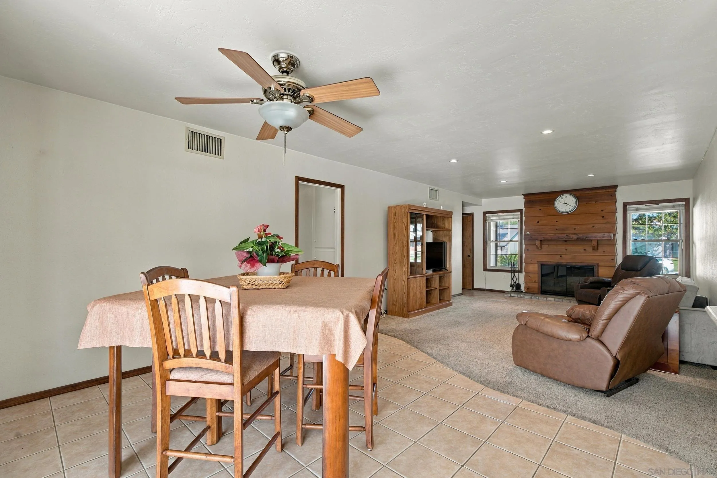 https://cdn.realtyfeed.com/cdn/127/260025290/3af8a20071a88acb68bde108bd92d551.webp
