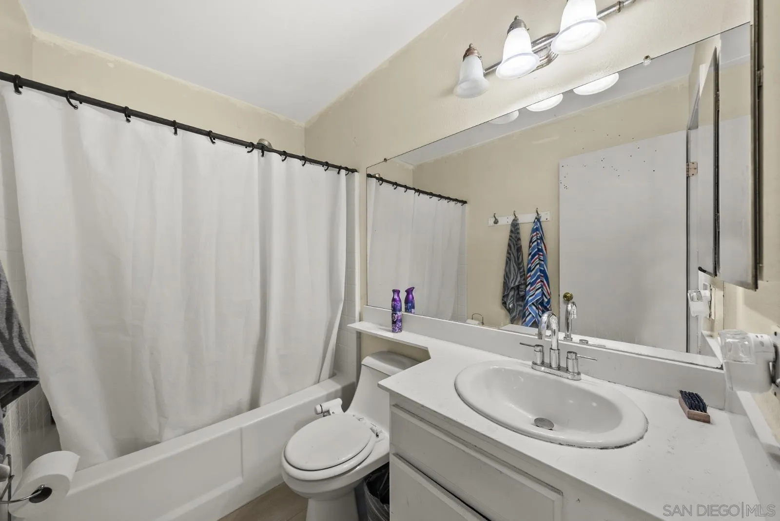 https://cdn.realtyfeed.com/cdn/127/260025308/a8d83b1cd5fc306ef7ff9e4f99117de0.webp