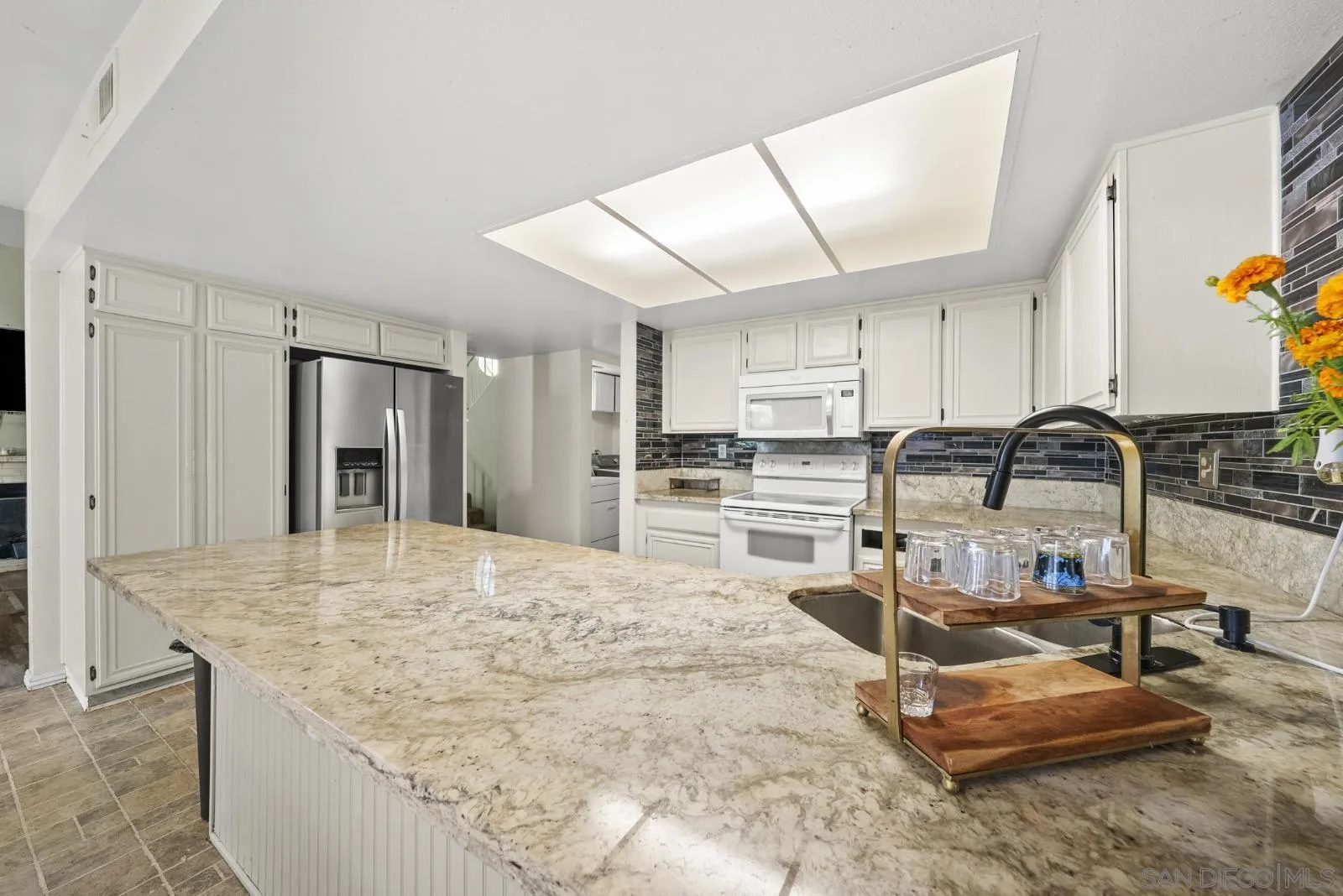 https://cdn.realtyfeed.com/cdn/127/260025308/adb076bf63ff92407ed80f4bbb8c881e.webp