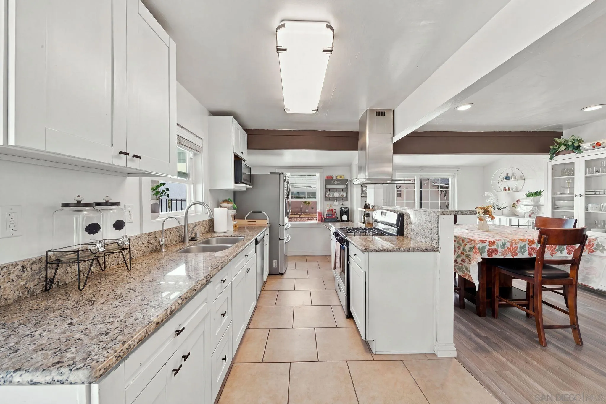 https://cdn.realtyfeed.com/cdn/127/260025310/448e40256d66e37b8a9ab0456c09b32b.webp