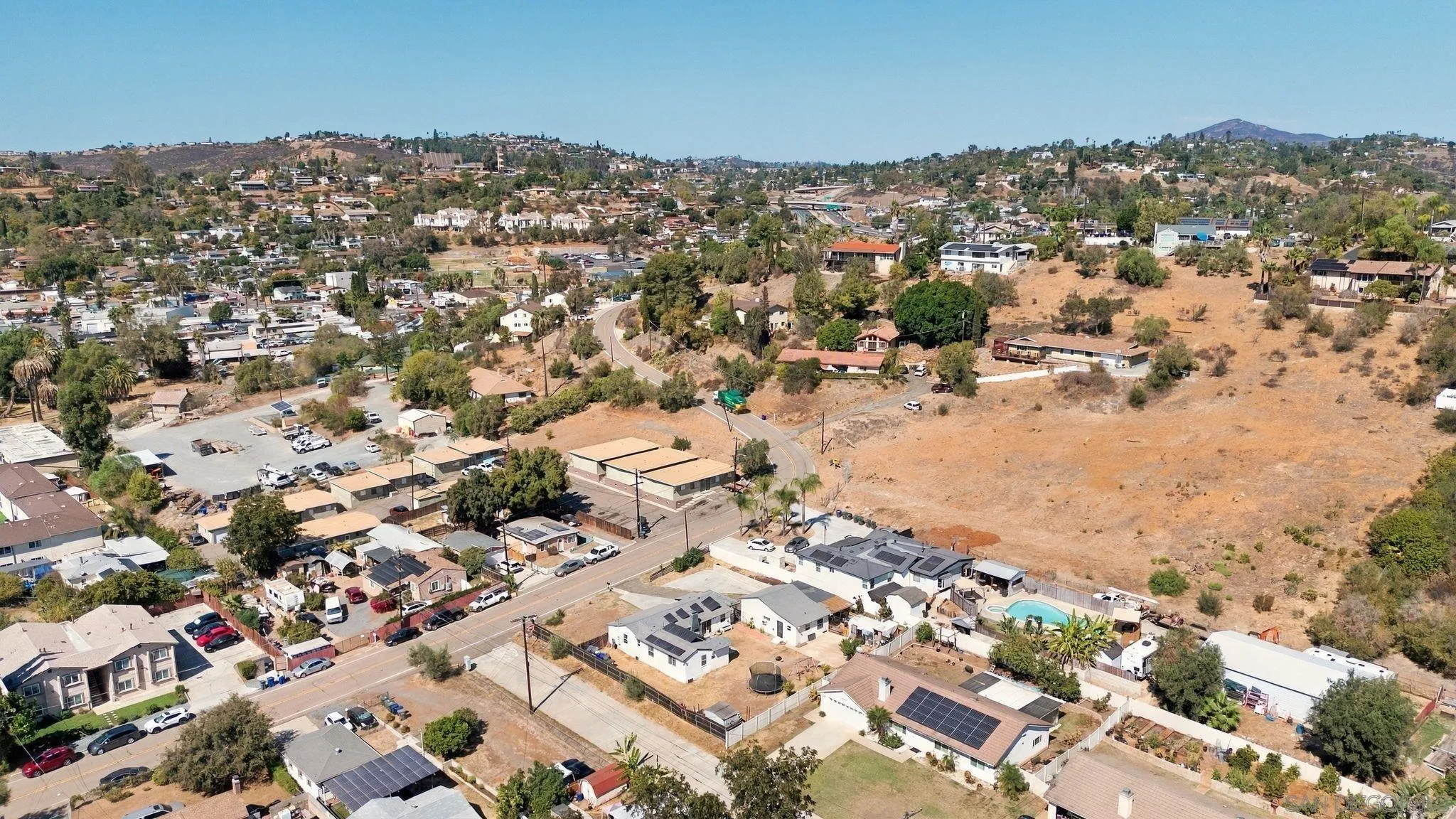 https://cdn.realtyfeed.com/cdn/127/260025310/799fd96916c062e69e24b8a1ce807802.webp