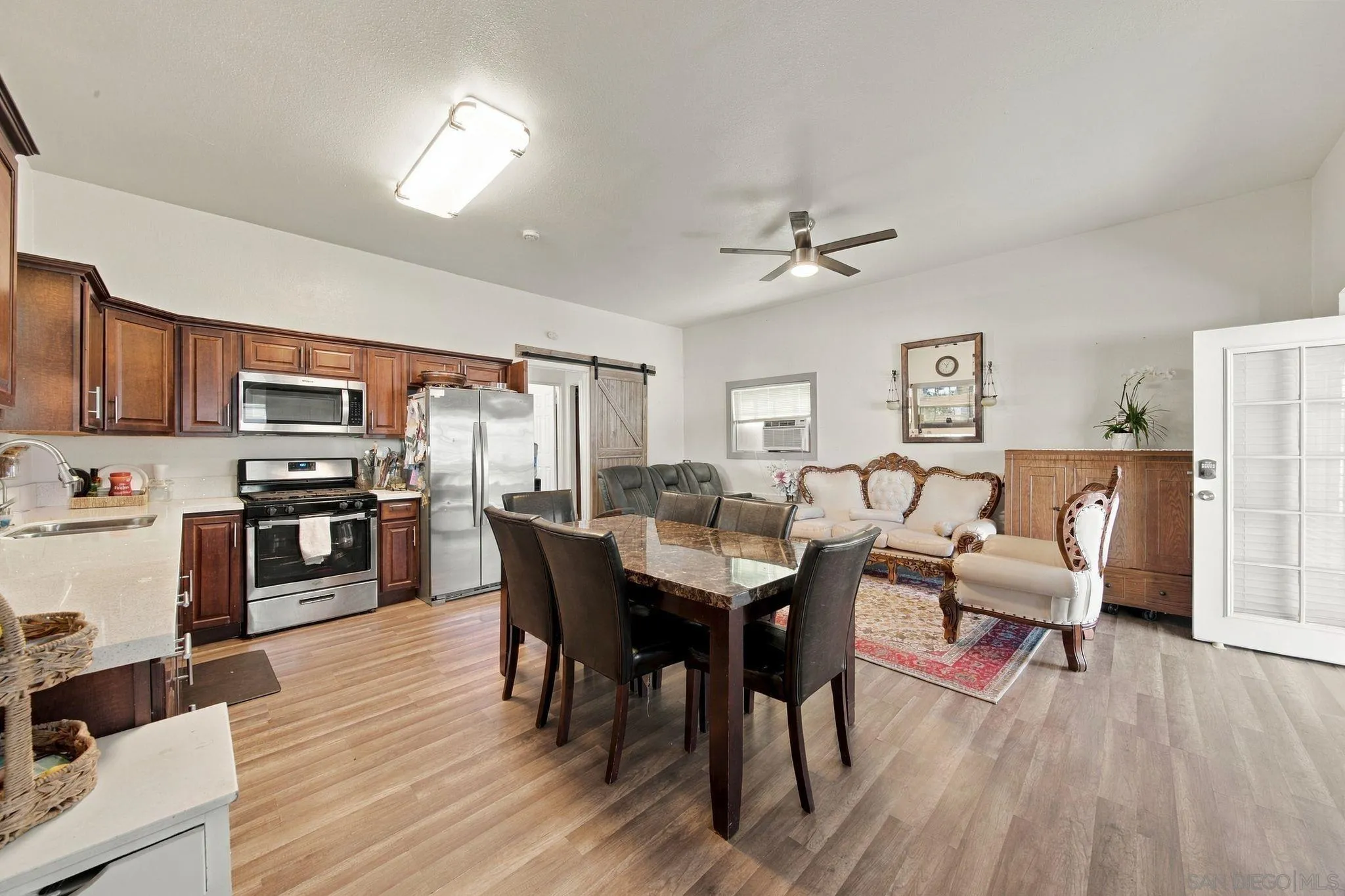 https://cdn.realtyfeed.com/cdn/127/260025310/c4656d9a2cc766f3c57c390d90a828cf.webp