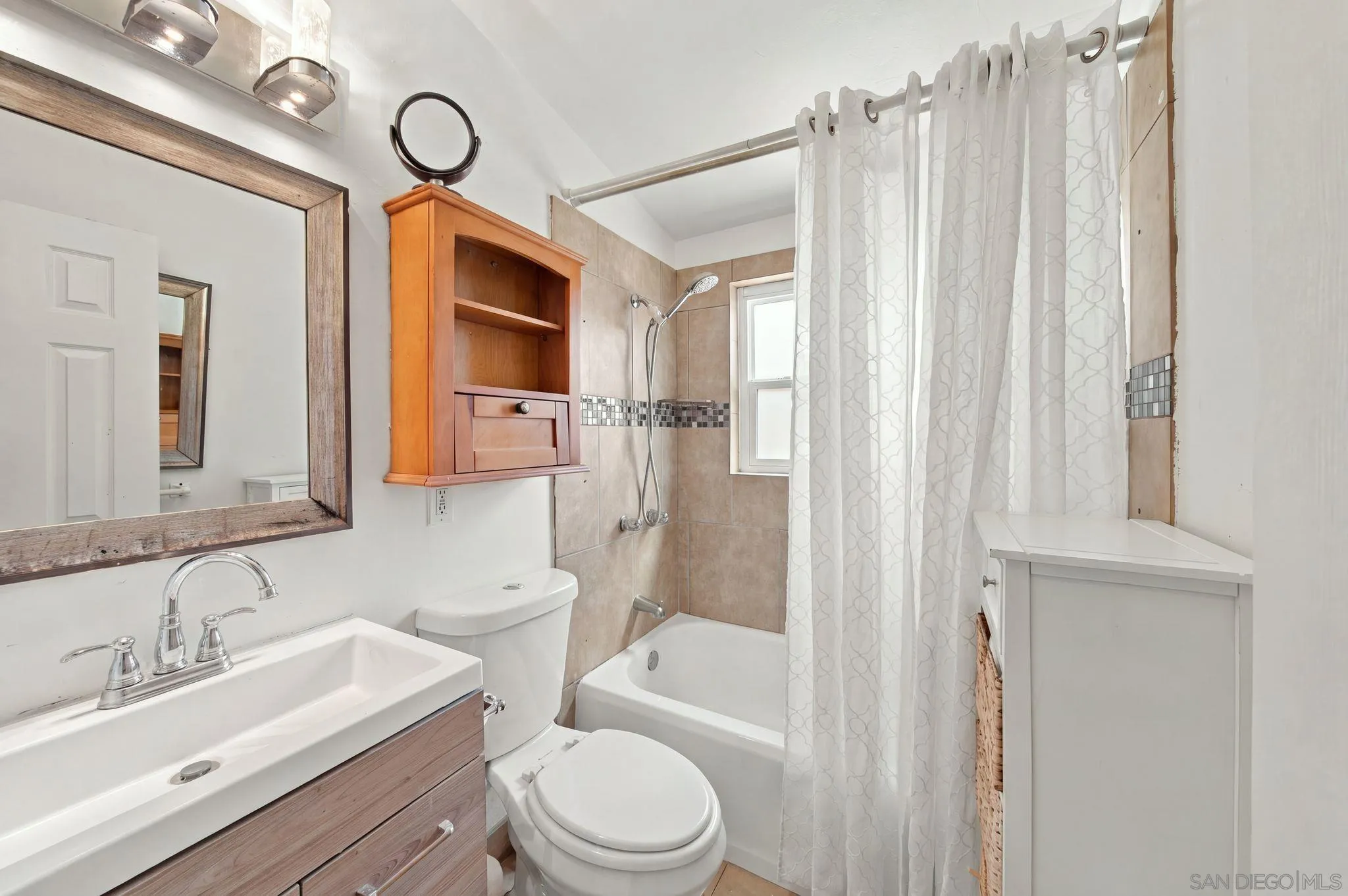 3555 Helix St, Spring Valley, CA 91977