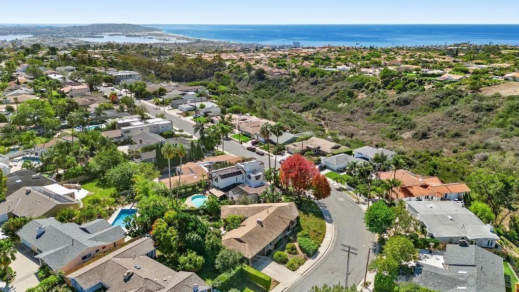 https://cdn.realtyfeed.com/cdn/127/260025333/f7ff857bb46d6b32f294d3b1e40c2b23.webp