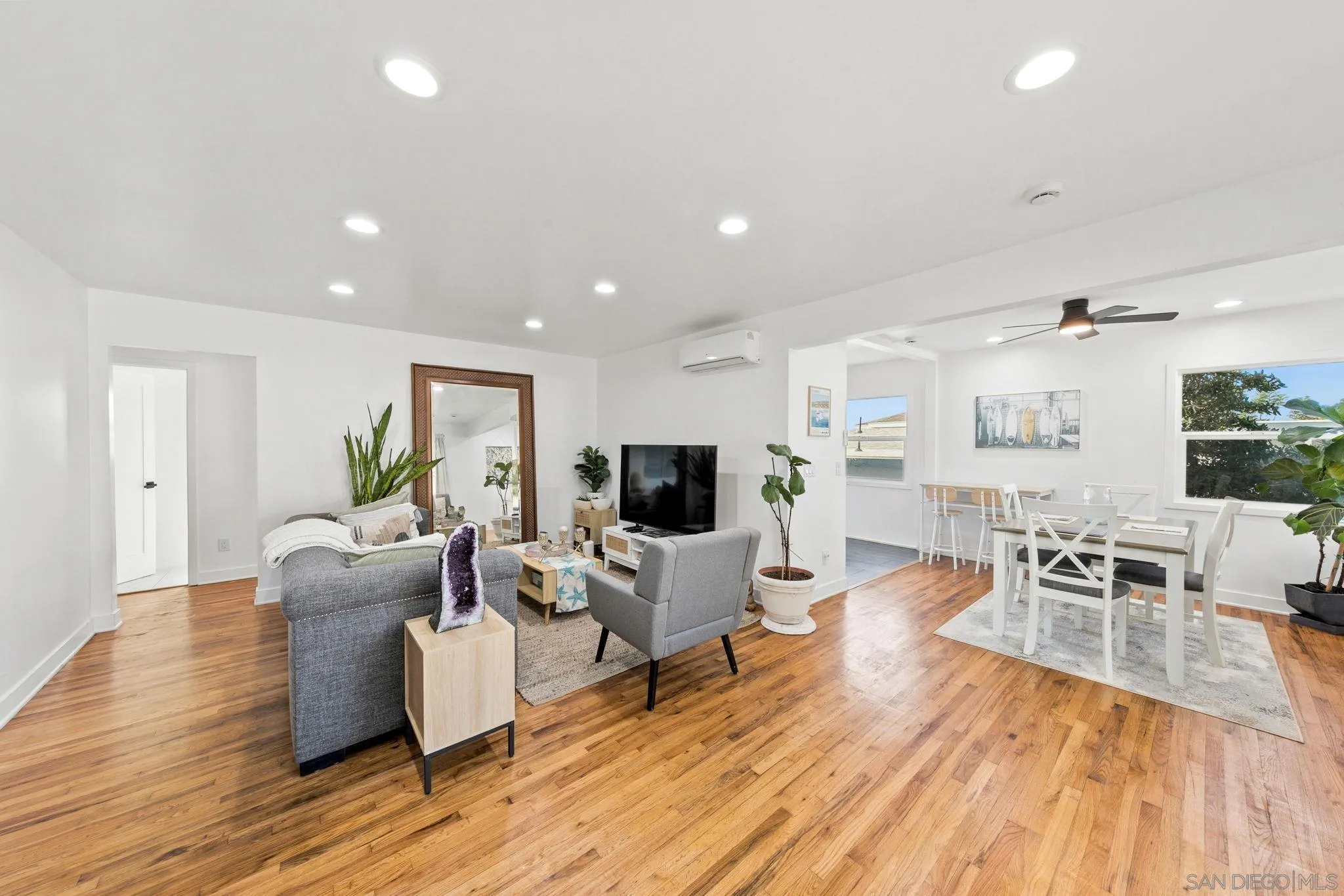 https://cdn.realtyfeed.com/cdn/127/260025337/32e7c48ec02a26f1985c48833316a5c2.webp