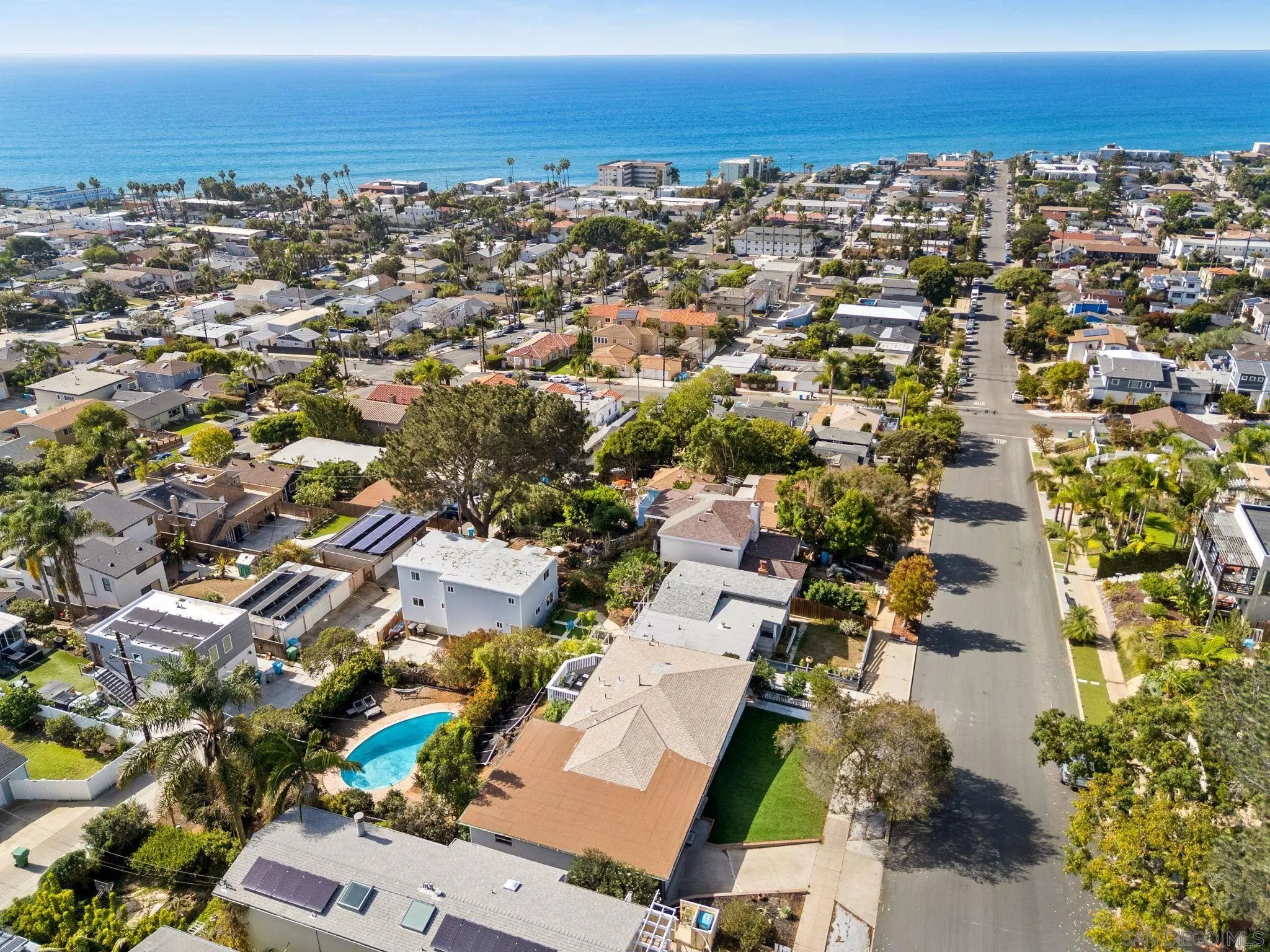https://cdn.realtyfeed.com/cdn/127/260025337/f73c5baf1ca0bfd782f345a40660bb89.webp