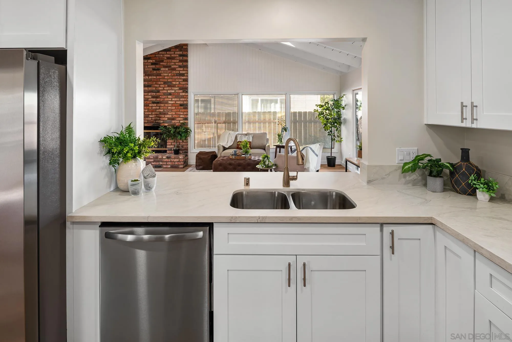 https://cdn.realtyfeed.com/cdn/127/260025343/0ace507ee45490a354f29cbd90e868b2.webp