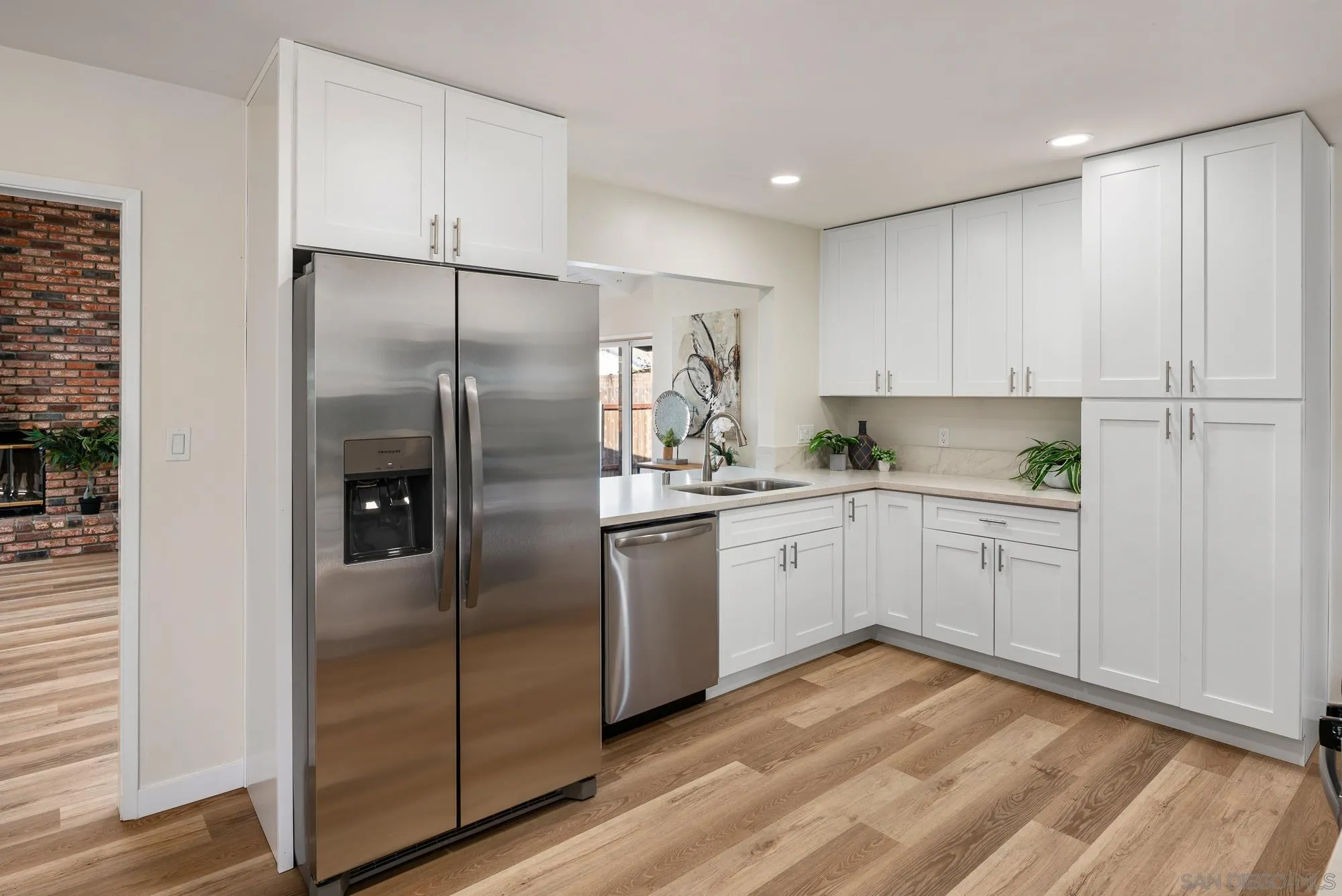 https://cdn.realtyfeed.com/cdn/127/260025343/450bb4dcb482906f1c9277e95d5294f8.webp