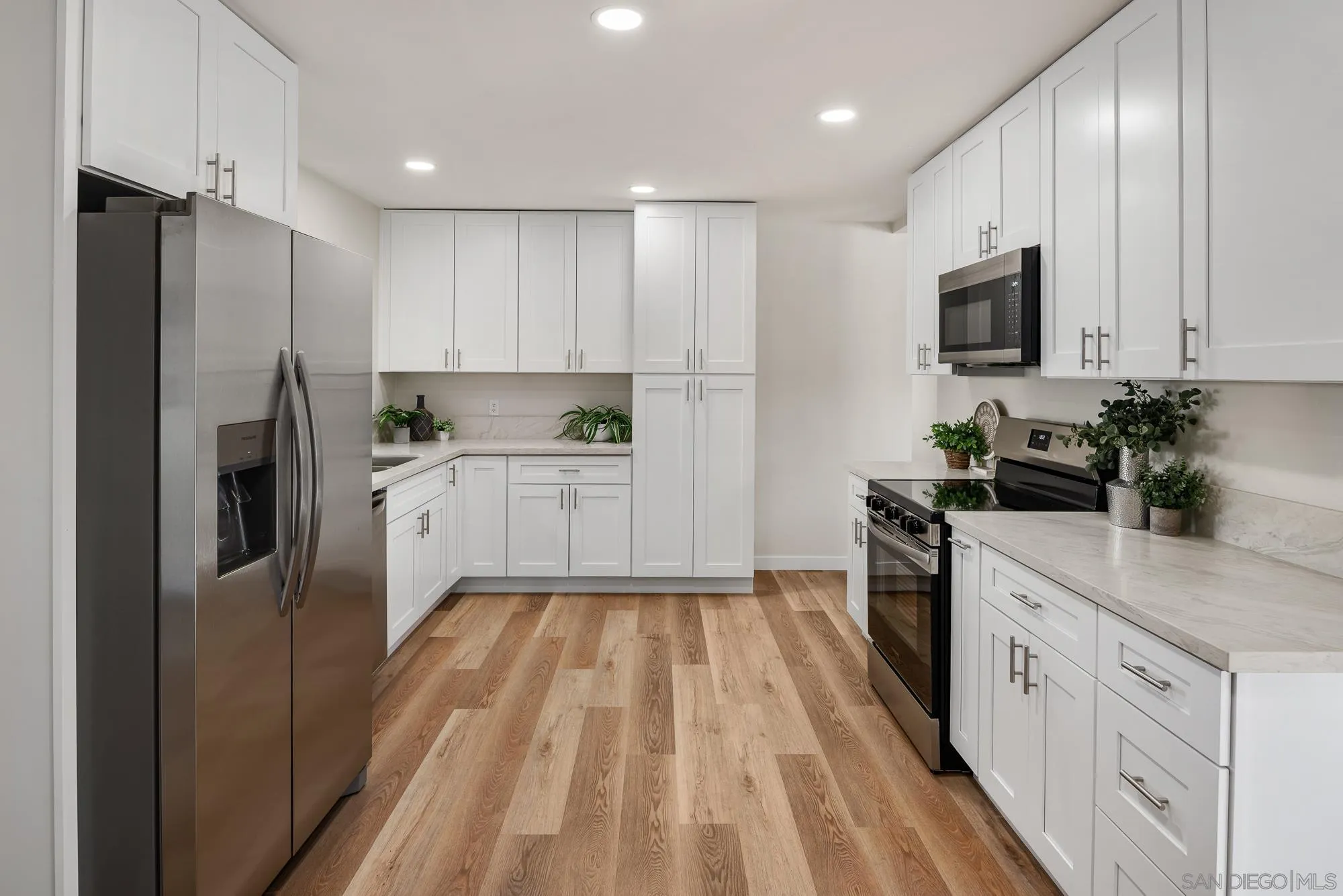 https://cdn.realtyfeed.com/cdn/127/260025343/62781841f8bbd0404c2ba4db170f0fa6.webp