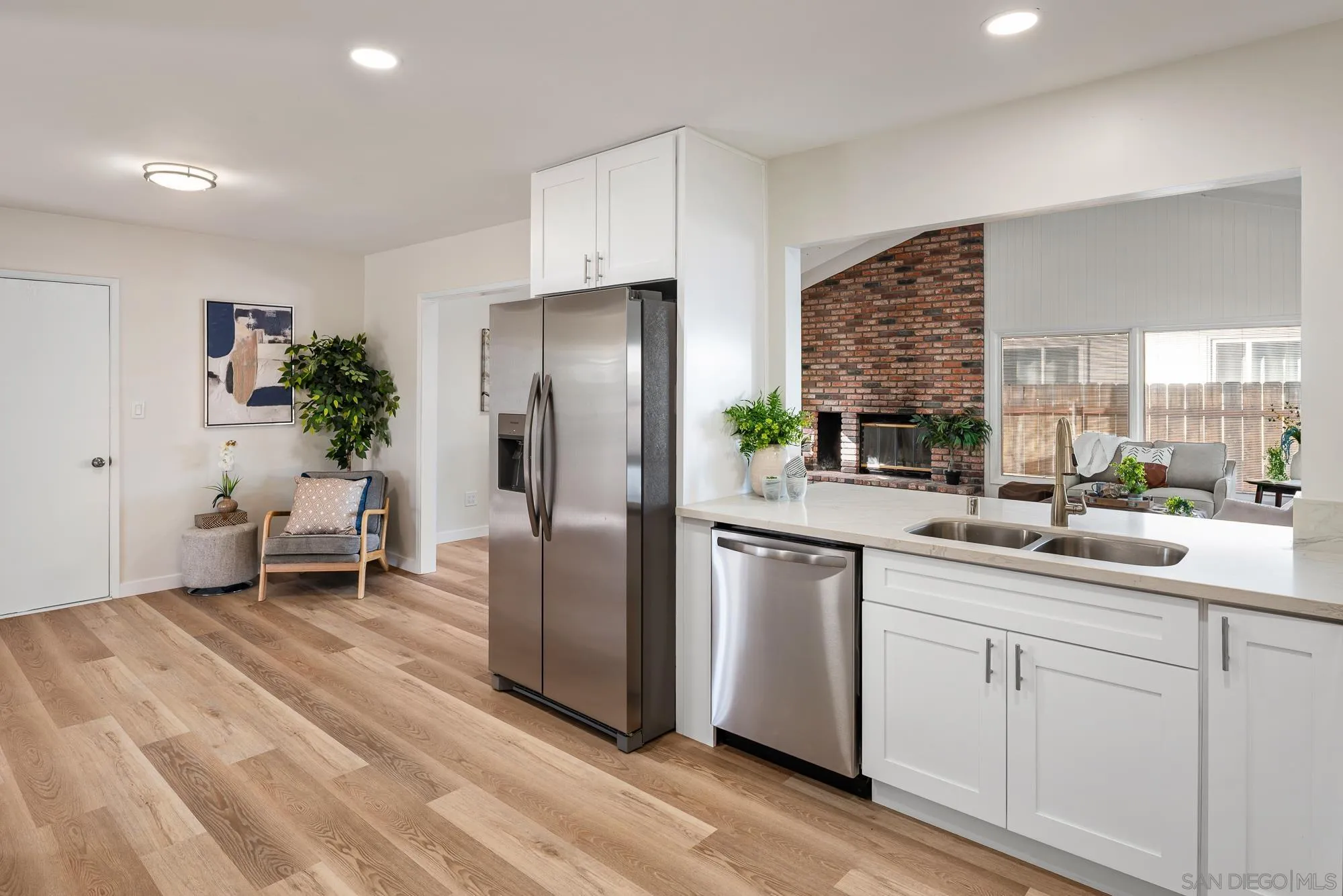 https://cdn.realtyfeed.com/cdn/127/260025343/7744b9dc6ff0ad13e05923fce4c343d7.webp