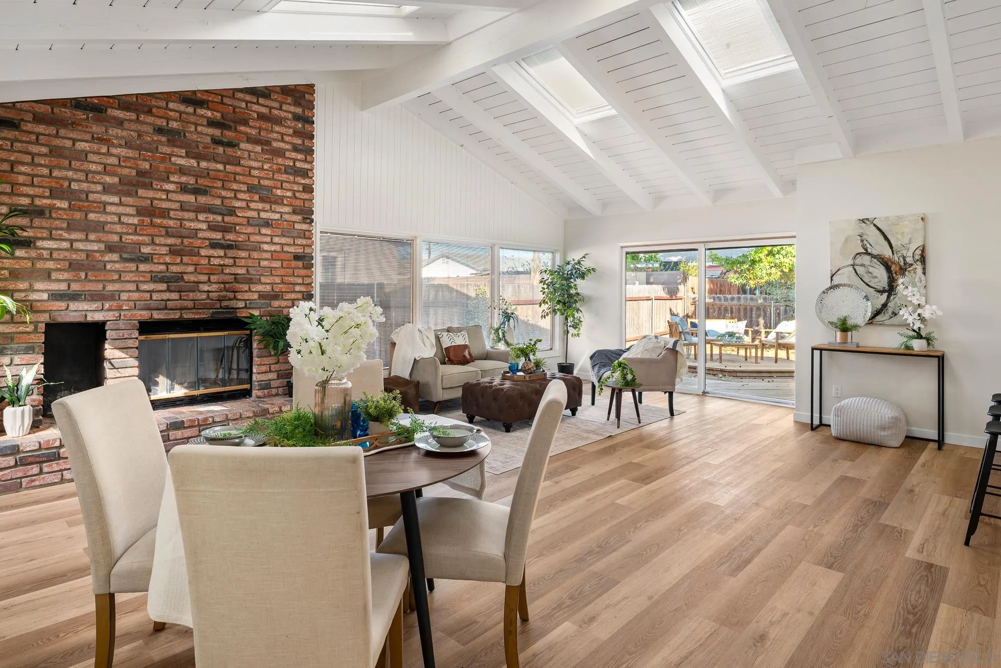 https://cdn.realtyfeed.com/cdn/127/260025343/b473252e4e5efc17db5d2acccf9c04ca.webp
