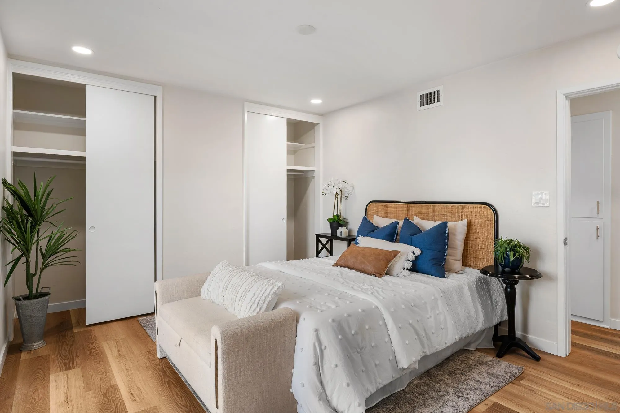 https://cdn.realtyfeed.com/cdn/127/260025343/b84b5f5e86c31da080bd1d59b4783de7.webp