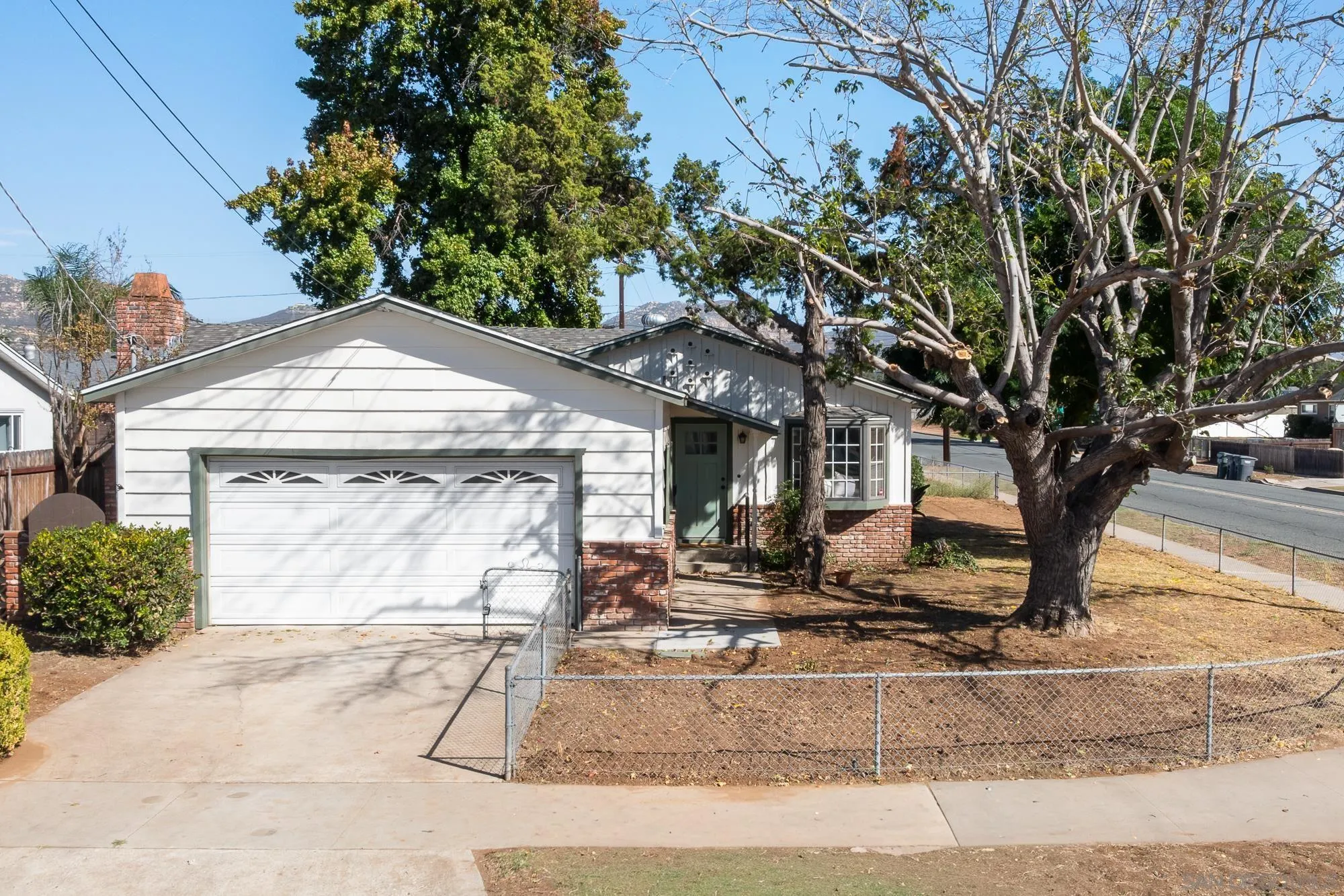 https://cdn.realtyfeed.com/cdn/127/260025343/c2f5dbbdde2d0672933ba9854321e6c3.webp