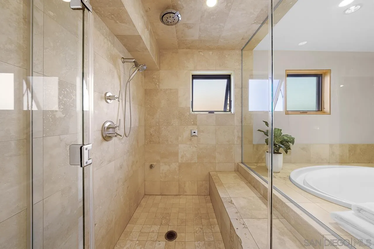 https://cdn.realtyfeed.com/cdn/127/260025353/013e93fae31026aeef89f9922227be0c.webp